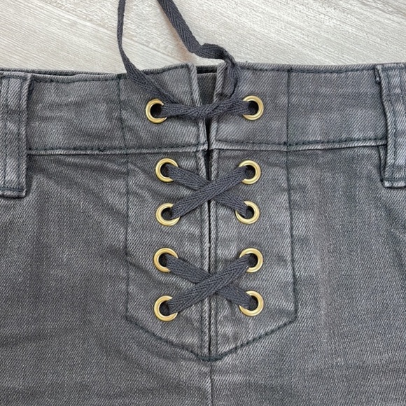 🔆BILLABONG🔆 LITE HEARTED JEAN SHORTS - Picture 5 of 9